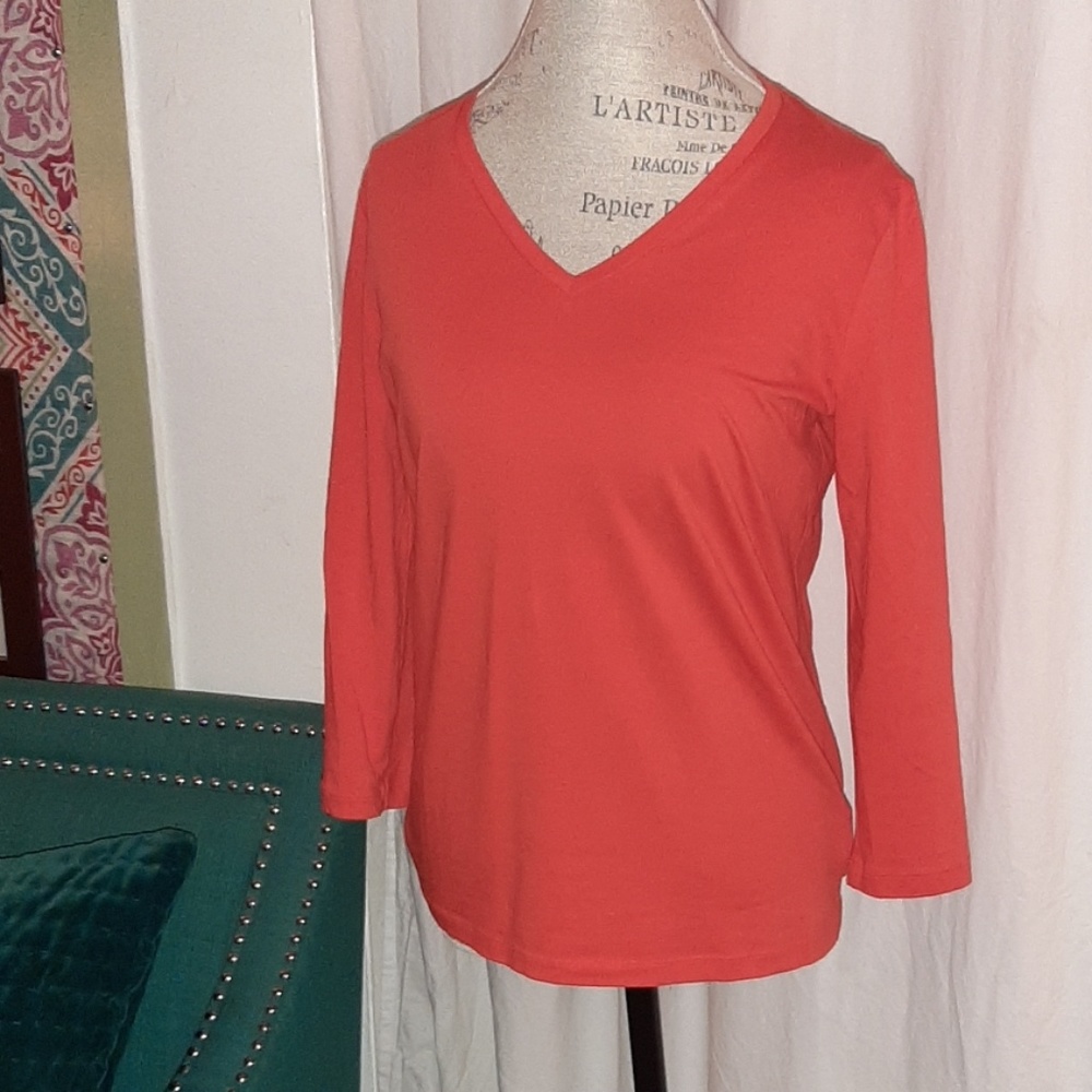 Jones New York red vneck tshirt